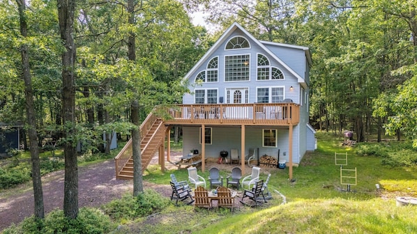 Terrace/patio - The Nest at Brier Crest by Avantstay Game Room, Expansive Deck & Fire Pit (Blakeslee)