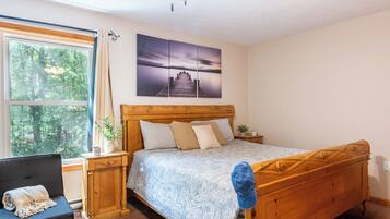 4 bedrooms, iron/ironing board, bed sheets