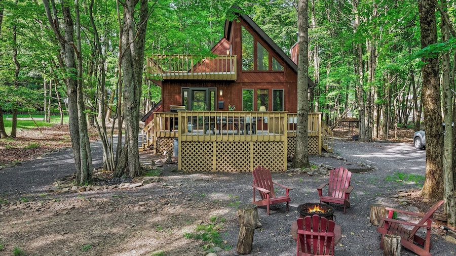 7mins to Skiing, Fire Pit, Game Table Lake Access Hygge Home by Avantstay
