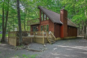 Interior - 7mins to Skiing, Fire Pit, Game Table Lake Access Hygge Home by Avantstay (Blakeslee)