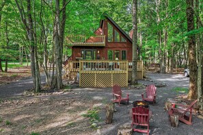 House (3 Bedrooms) | Interior - 7mins to Skiing, Fire Pit, Game Table Lake Access Hygge Home by Avantstay (Blakeslee)