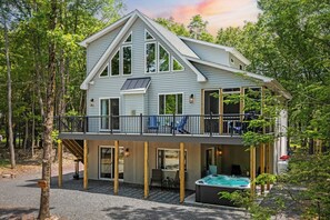 House (4 Bedrooms) | Interior - Maple Oasis by Avantstay Newly Built w/ Hot Tub, Game Room & Fire Pit (Blakeslee)