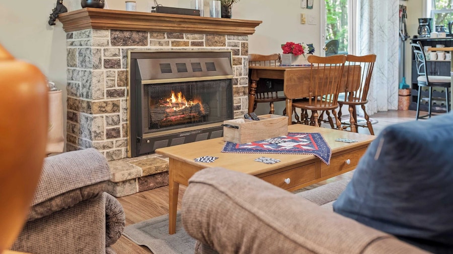 Ridge Retreat by Avantstay Game Room, Covered Porch, & Fire Pit!