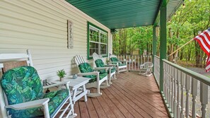 Interior - Ridge Retreat by Avantstay Game Room, Covered Porch, & Fire Pit! (Blakeslee)