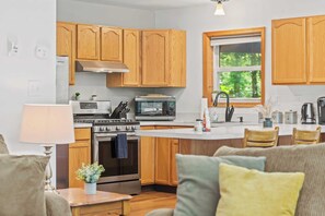 House (3 Bedrooms) | Interior - Lake + Pool Access, Game Room, Firepit, Deck Tawny and Peaceful by Avantstay (Pocono Lake)