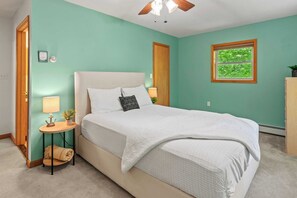 House (3 Bedrooms) | Interior - Lake + Pool Access, Game Room, Firepit, Deck Tawny and Peaceful by Avantstay (Pocono Lake)