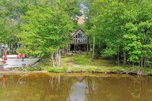 House (4 Bedrooms) | Interior - Tavern at the Woods by Avantstay Lakefront Views, Hot Tub, Firepit, Game Room (Pocono Lake)