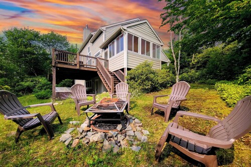 The Nest at Pinecrest by Avantstay Spacious Deck, Game Room, Fire Pit