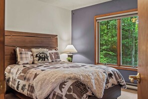 House (5 Bedrooms) | Interior - Tranquil Waterside by Avantstay Lakefront + Dock, Game Room, Views (Pocono Summit)