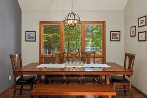 House (5 Bedrooms) | Interior - Tranquil Waterside by Avantstay Lakefront + Dock, Game Room, Views (Pocono Summit)