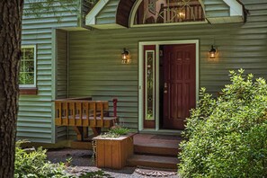 Interior - Tranquil Waterside by Avantstay Lakefront + Dock, Game Room, Views (Pocono Summit)