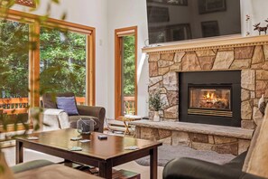 House (5 Bedrooms) | Interior - Tranquil Waterside by Avantstay Lakefront + Dock, Game Room, Views (Pocono Summit)