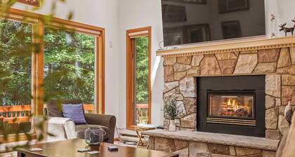 Tranquil Waterside by Avantstay Lakefront + Dock, Game Room, Views