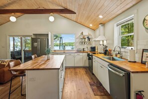 House (3 Bedrooms) | Interior - Lake Daze by Avantstay Lakefront w/ Modern Interior, Enclosed Porch & Hot Tub (Pocono Summit)