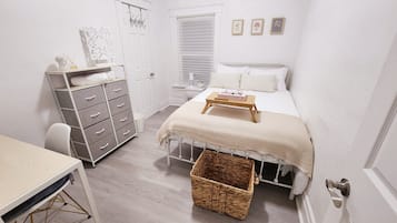 2 bedrooms, desk, iron/ironing board, free WiFi