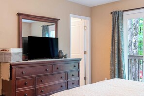 House (3 Bedrooms) | Interior - Bear Trail Chalet by Avantstay Retreat w/ Outdoor Living Deck & Fire Pit (Pocono Lake)