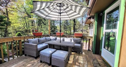The Wooden Nest by Avantstay Deck, Big Yard w/ Hammocks & Fire Pit