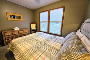 3 bedrooms, iron/ironing board - Summit Serenity by Avantstay Central Location w/ Mountain Views & Deck (Tannersville)