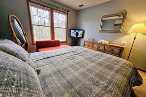 3 bedrooms, iron/ironing board