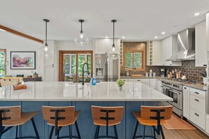 Interior - Waterside Haven by Avantstay Lakefront, Hot Tub, Game Room, Fire Pit (Long Pond)