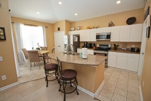 Fridge, microwave, oven, stovetop - Luxury Villa  Private Pool And Great Game Room (Kissimmee)