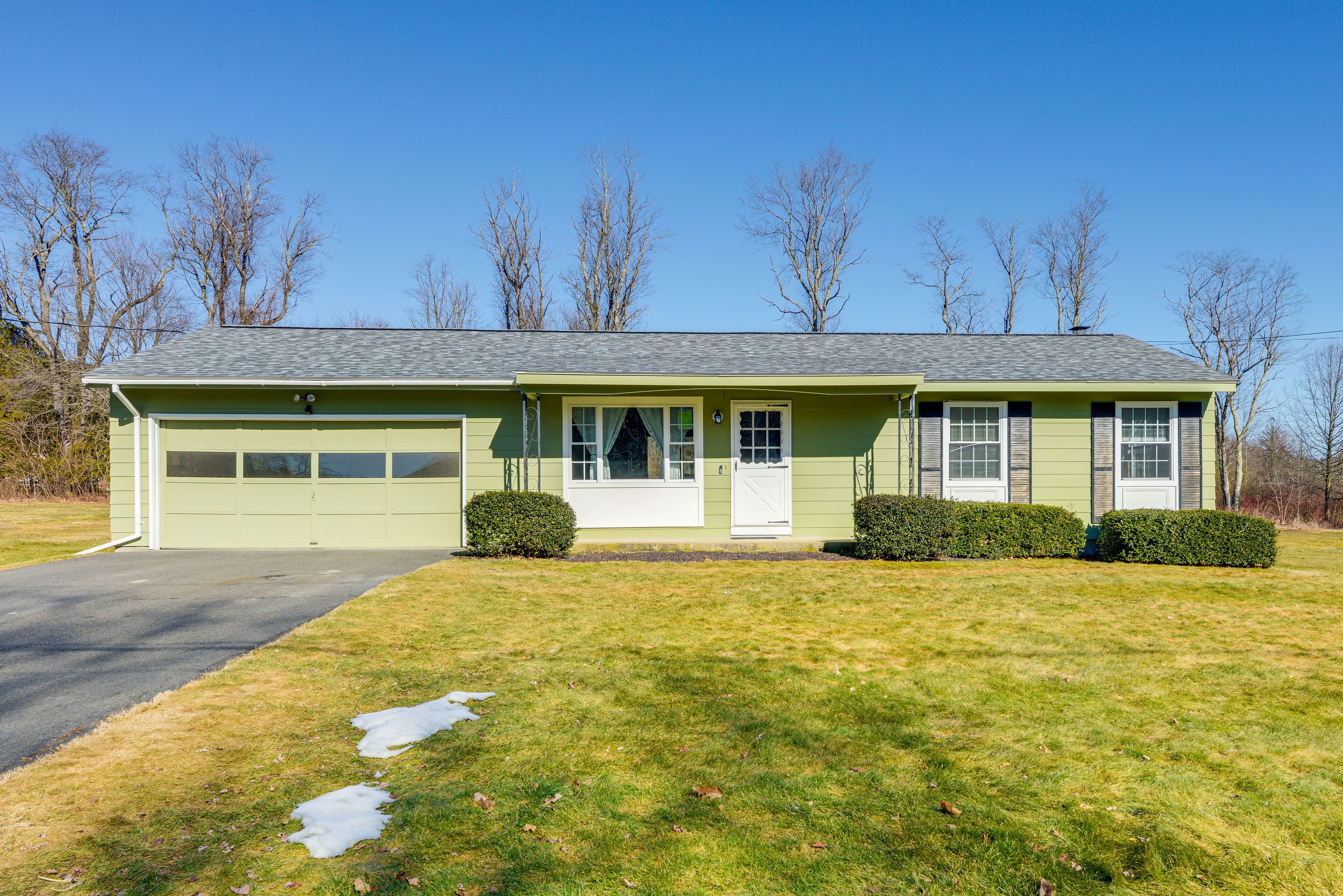 Bernardston Home Near Northfield Mount Hermon!