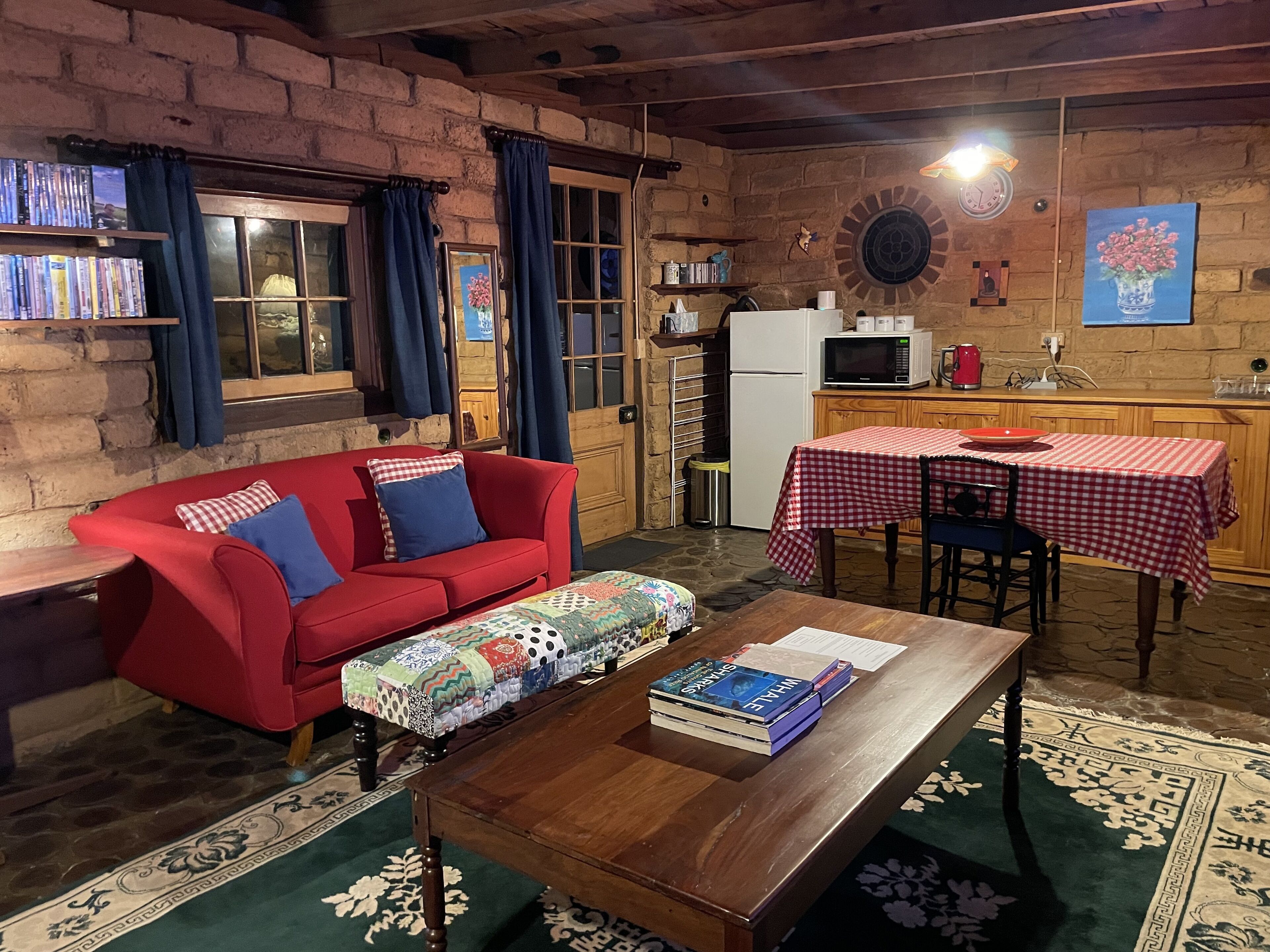 Smart-TV, DVD-Player, Bücher