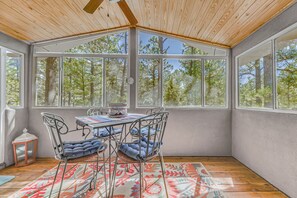 Dining - Ruidoso Mountain Cabin w/ Deck, 1 Mi to Hiking (Ruidoso)
