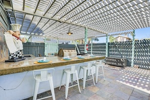 Terrace/patio - Bar & Fire Pit: Pet-Friendly Phoenix 'La Casita' (Phoenix)