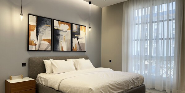 3 habitaciones, cortinas blackout y tabla de planchar con plancha