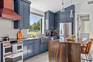 Fridge, microwave, oven, stovetop - Outbound Ranch, Hot Tub, Sauna, Fireplace! (fredericksburg)