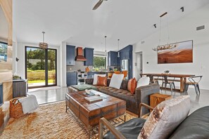 TV, fireplace, offices - Outbound Ranch, Hot Tub, Sauna, Fireplace (fredericksburg)