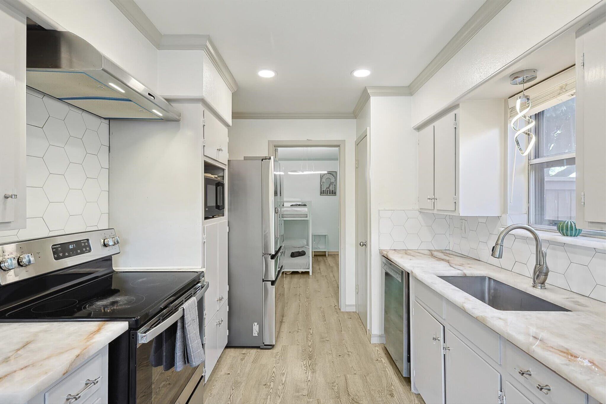 Refrigerador, microondas, horno, placa de cocina