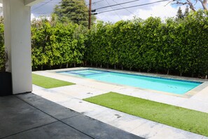 Outdoor pool, a heated pool - Spacious Beautiful Modern Home in Sherman Oaks! (Los Angeles)