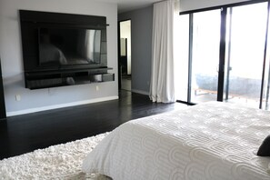 Skrivebord, reiseseng for barn, wi-fi (inkludert) og sengetøy