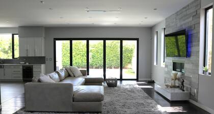 Spacious Beautiful Modern Home in Sherman Oaks!