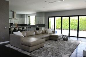 Smart TV y chimenea