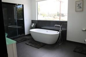 Shower, hair dryer, towels, soap - Spacious Beautiful Modern Home in Sherman Oaks! (Los Angeles)