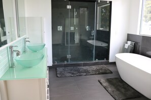 Shower, hair dryer, towels, soap - Spacious Beautiful Modern Home in Sherman Oaks! (Los Angeles)