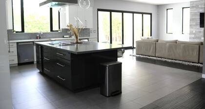 Spacious Beautiful Modern Home in Sherman Oaks!