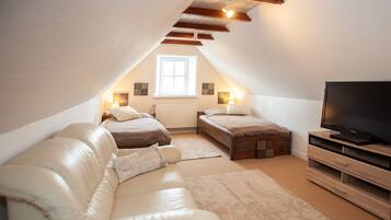 3 bedrooms, iron/ironing board, free WiFi, bed sheets