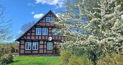Ferienwohnung 'Dien Uttied' mit privater Terrasse, Gemeinschaftsgarten und Wi-Fi