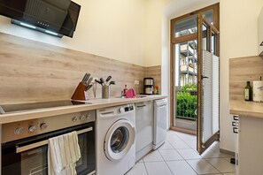 Réfrigérateur, four, plaque de cuisson, lave-vaisselle