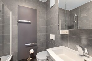 Ducha, secador de pelo, toallas
