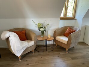 Interior - Apartment 'Zauberhaftes Franken Erleben' with Mountain View, Private Terrace and Wi-Fi (Gräfendorf)