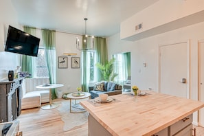 TV - Downtown Albany Vacation Rental - Chic & Walkable! (Albany)
