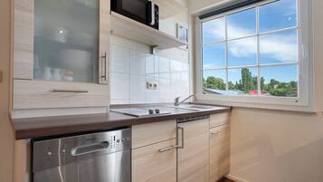 Refrigerador, microondas, parrilla de estufa y lavavajillas