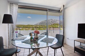 Dining - Apartment 'The View' with Mountain View, Balcony and Wi-Fi (Bad Reichenhall)