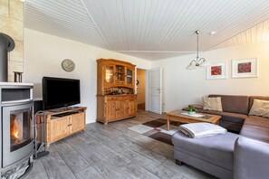 TV, fireplace, DVD player, stereo