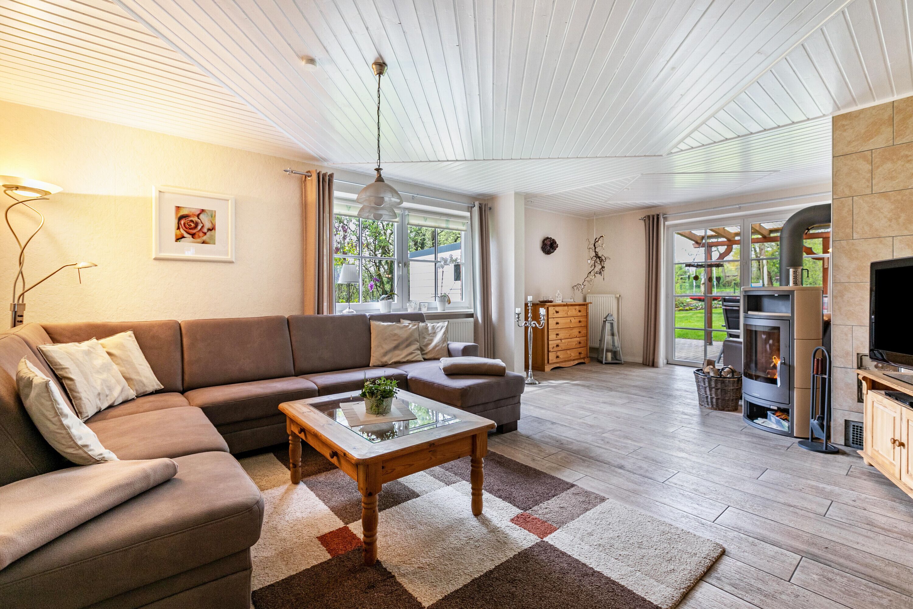 Fernseher, Kamin, DVD-Player, Stereoanlage